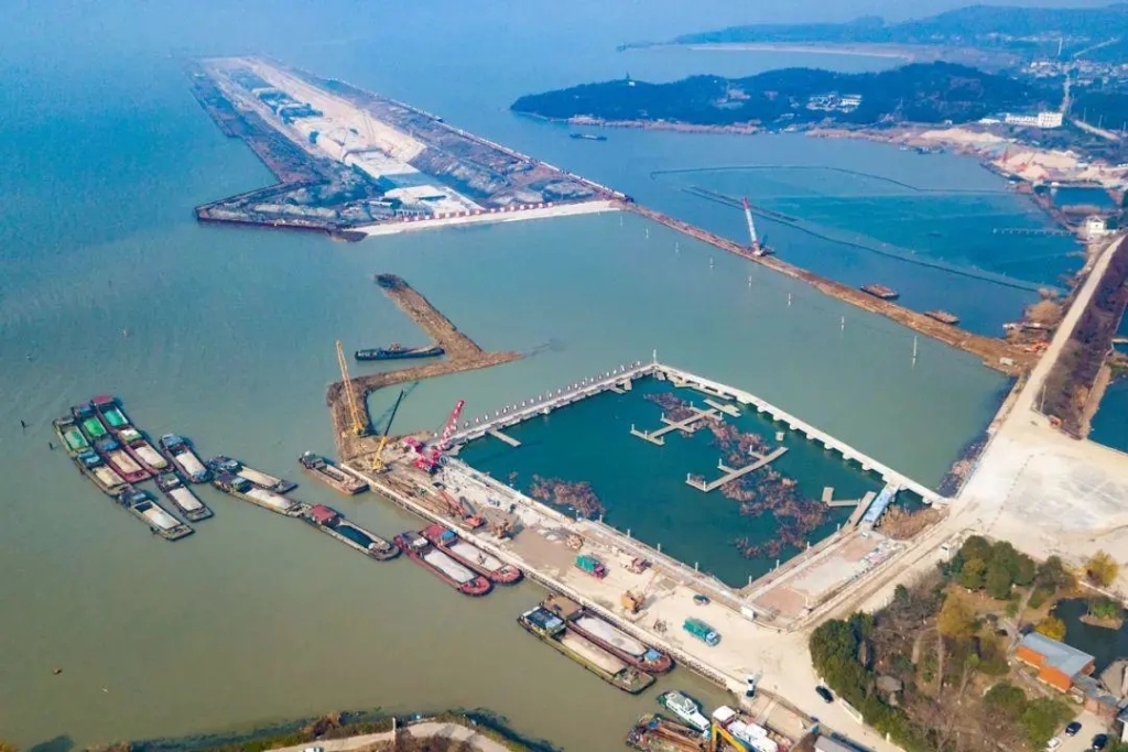 2019年12月27日，太湖隧道第一倉完成回水，順利實現(xiàn)首次陸島通道轉(zhuǎn)換，標(biāo)志著該工程施工進(jìn)入全新階段。