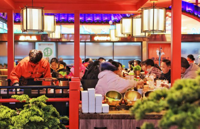假期消費(fèi)市場(chǎng)強(qiáng)勢(shì)回暖 零售、餐飲市場(chǎng)快速增長(zhǎng)